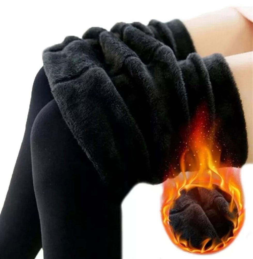 Legginsy ocieplane damskie z futerkiem czarne – zbliżenie na wnętrze z miękkim futerkiem