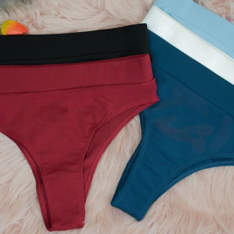 Strój kąpielowy wysoki stan prążkowany biały