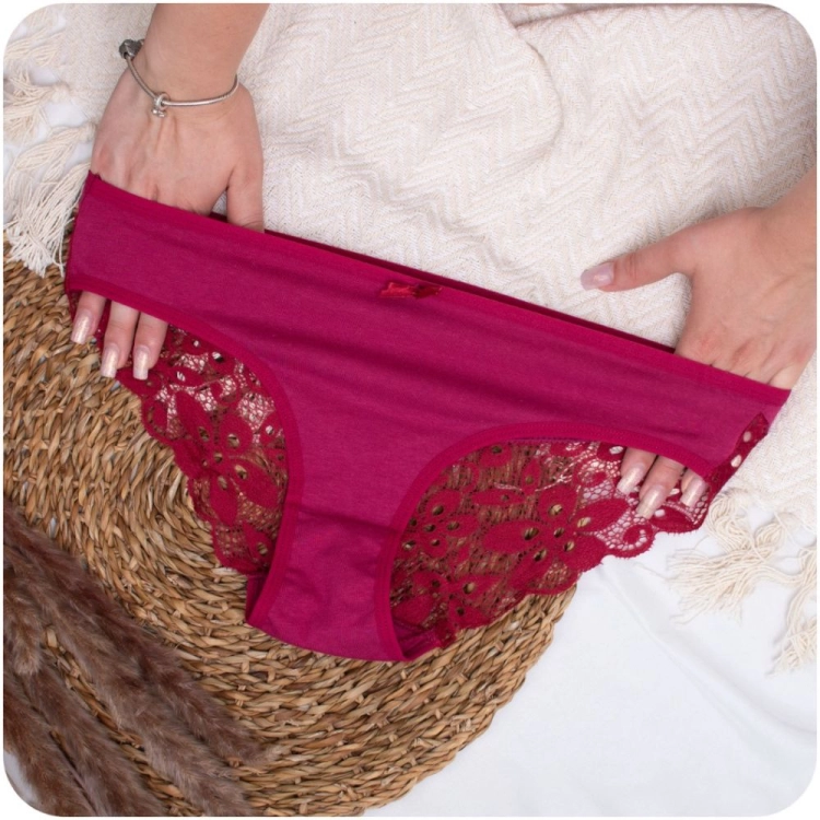 7 par Majtki damskie bawełniane z koronkowym tyłem mix kolorów