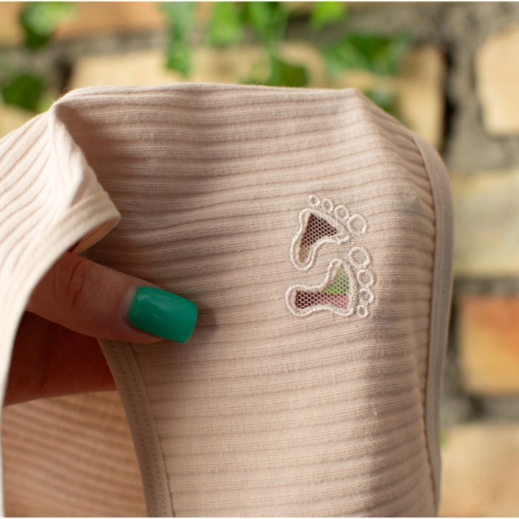 6 PAR Figi damskie w prążki z motywem łapek mix kolorów