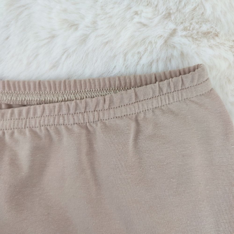 Majtki przeciw otarciom ud z koronkowym wykończeniem i klinem