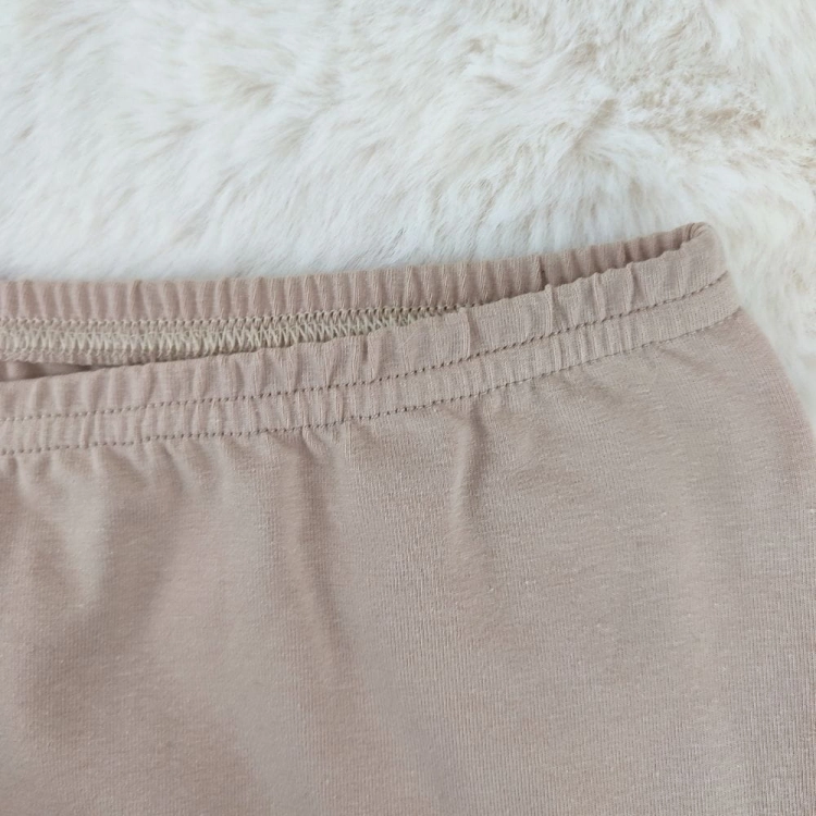 Majtki przeciw otarciom ud z koronkowym wykończeniem i klinem