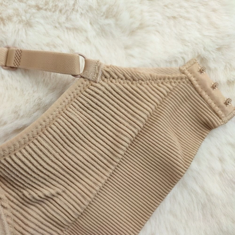 Biustonosz Bez Fiszbin Push-up Czarny z Prążkowanej Dzianiny