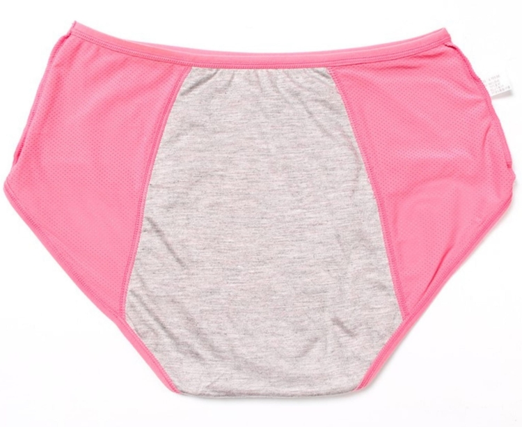 Tył wnętrza różowych majtek menstruacyjnych pokazujący zasięg warstwy chłonnej.