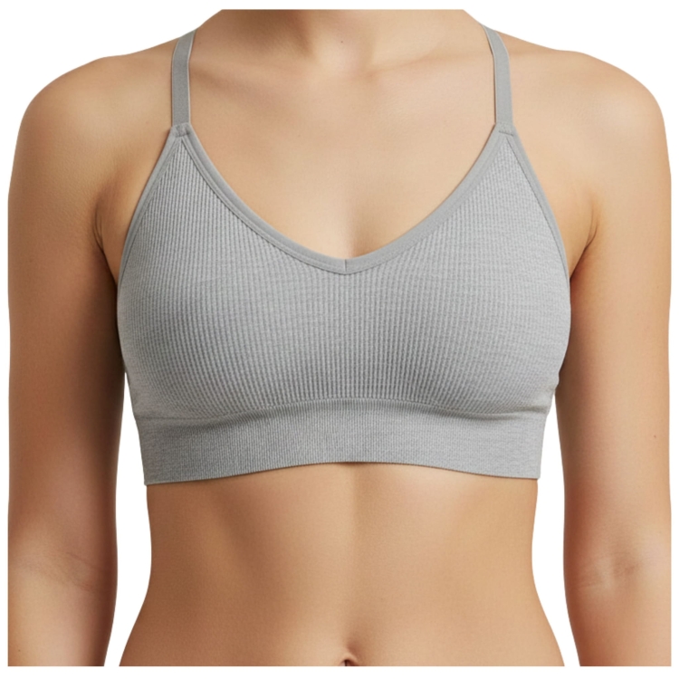 Modelka prezentująca szary biustonosz prążkowany na sylwetce.