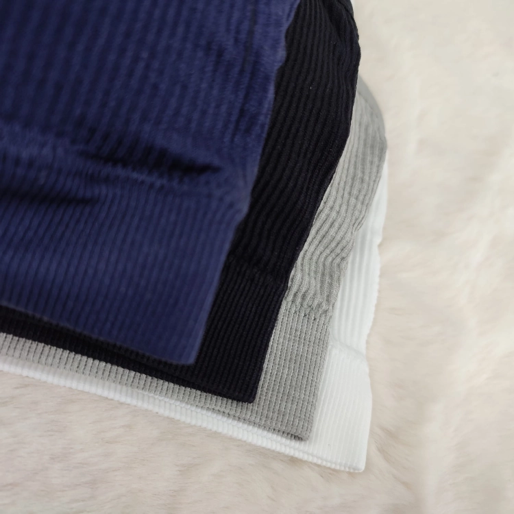 Zestaw kolorystyczny biustonoszy prążkowanych: granatowy, czarny, szary i biały.