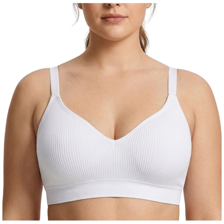 Damski biustonosz prążkowany Push Up kolor biały na modelce.