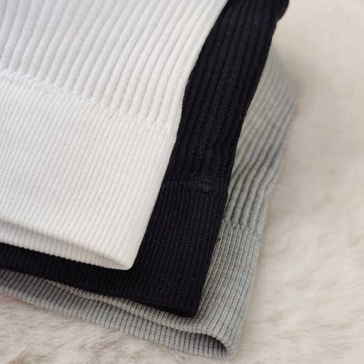 Biustonosz prążkowany Push Up zestaw kolorów biały czarny i szary.