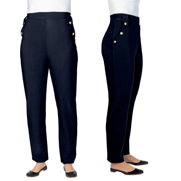 Granatowe eleganckie spodnie damskie Plus Size z ozdobnymi guzikami, ujęcie sylwetki.